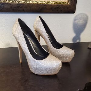 Like new, pretty heels
